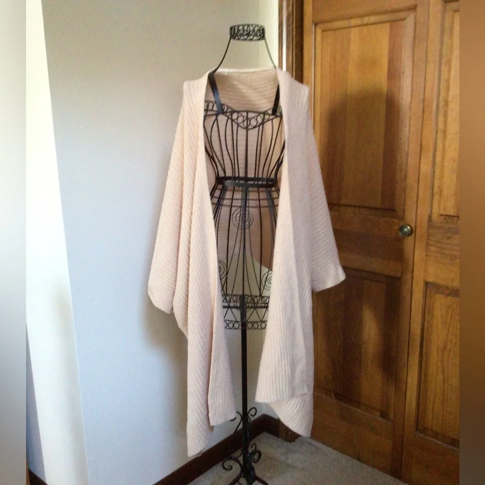 Soft tan chenille shrug, O/S - Picture 1 of 4